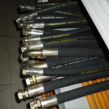 余姚市荣鑫水暖管件厂 高品质编织管与涤纶丝的专业制造商